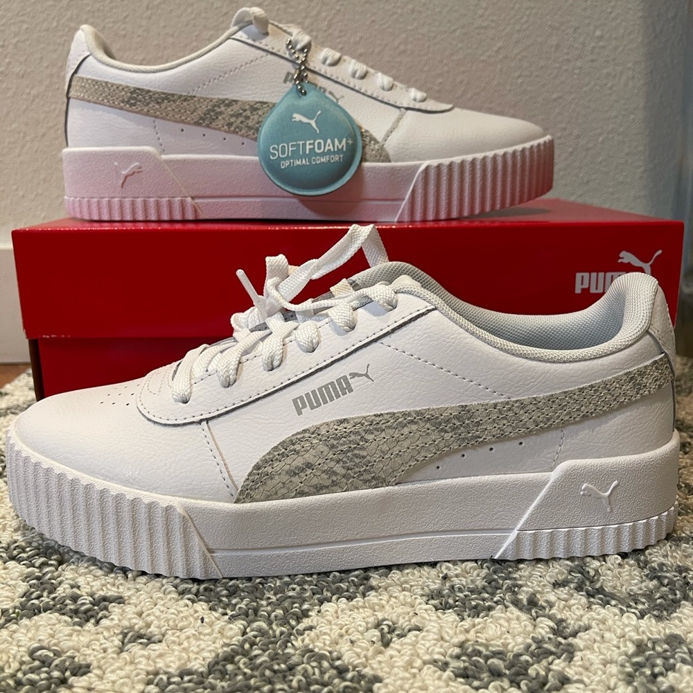 📣SOLD📣Puma carina sneakers size 8